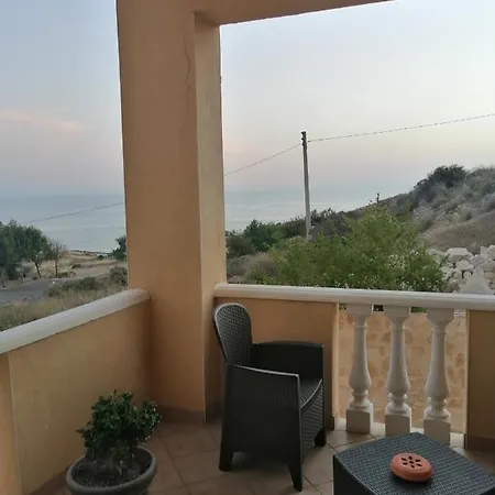 Al Faro Oda ve Kahvaltı Realmonte