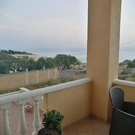 Al Faro Oda ve Kahvaltı 3*