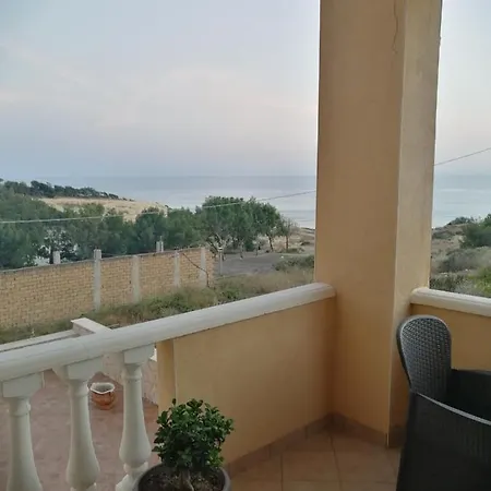 Al Faro Bed & Breakfast *